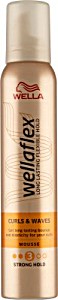 image of Wella Wellaflex Curls Definition Strong Hold Haarschaum 200 ML