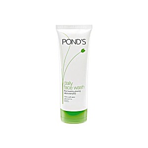 image of Ponds Dreamflower Talc + Fair & Lovely 2 Sachets