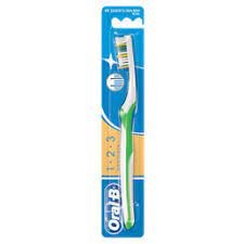 image of Oral-b Maxi Clean Zahnb�rste Mittel,1 St